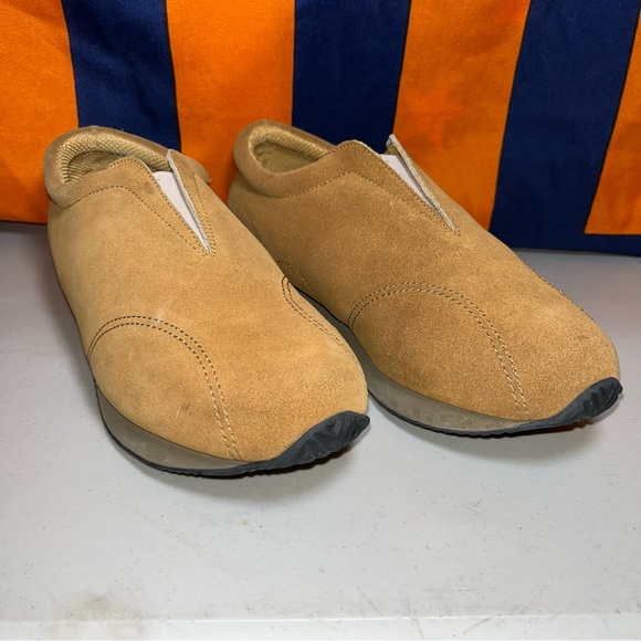 Cloudwalkers Women trainer 8103 wheat shoes size 9M leather upper slip on comfy - Picture 2 of 7